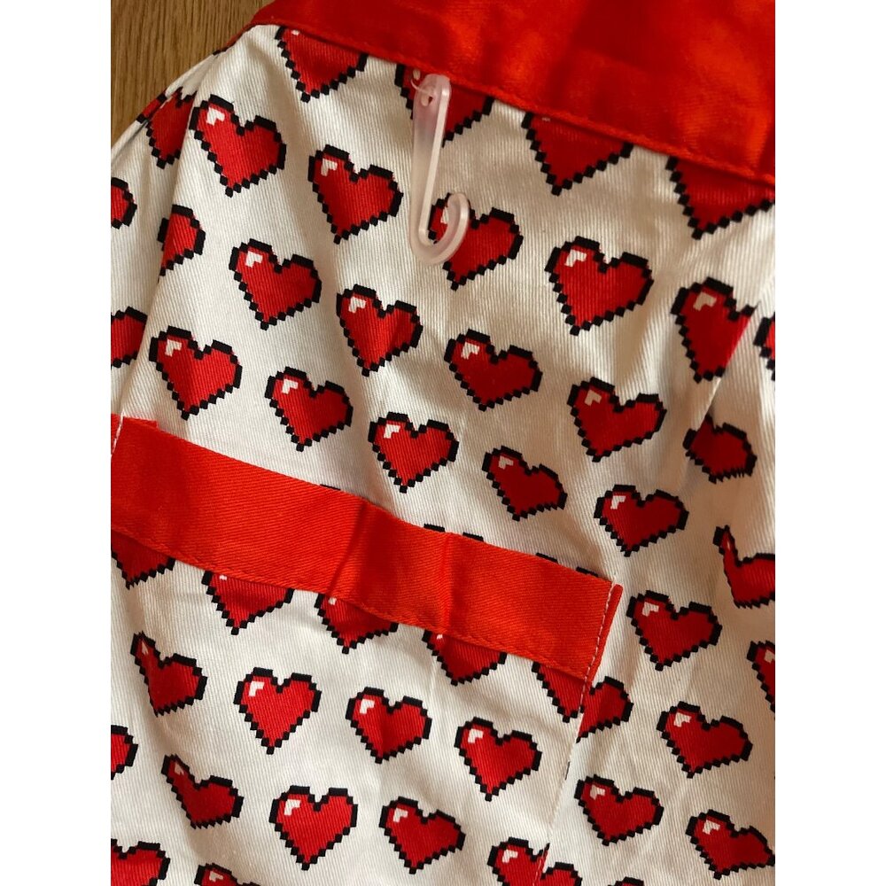 Wilton Rosanna Pansino Half Apron Red Pixel Heart Pockets Retro Kitchen New - Picture 5 of 8